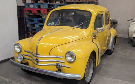 Cette Renault 4CV berline sera en vente chez Thomas Enchères en juillet.