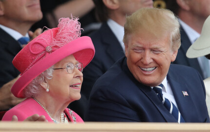La reine Élisabeth II et le président américain Donald Trump lors des commémorations du 75e anniversaire du débarquement à Portsmouth, le 5 juin 2019. 