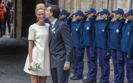 La princesse Maria Laura et William Isvy au sortir de leur mariage civil à l'hôtel de ville de Bruxelles, le 10 septembre 2022. 