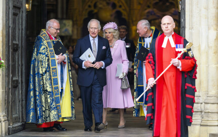 Le roi Charles III et la reine Camilla à la sortie de l’abbaye de Westminster, à l’issue du service de célébration du Jour du Commonwealth.