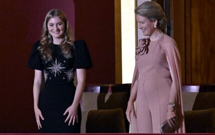 La reine Mathilde et la princesse héritière Elisabeth de Belgique assistent à la finale du 21e Concours de piano Reine Elisabeth, session piano, à Bruxelles. 