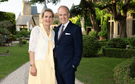 Le prince Jean et son épouse la princesse Philomena s’apprêtent à recevoir leurs invités.