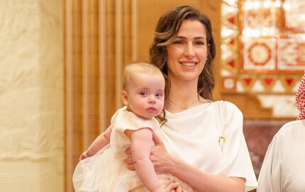 La princesse Rajwa, sa fille Iman, le roi Hamad de Bahreïn et le prince Hussein 