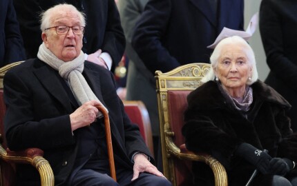 L'ex-roi des Belges Albert II, ici en compagnie de la reine Paola, lors d'une messe hommage en l'église Notre-Dame de Laeken en février 2025. 