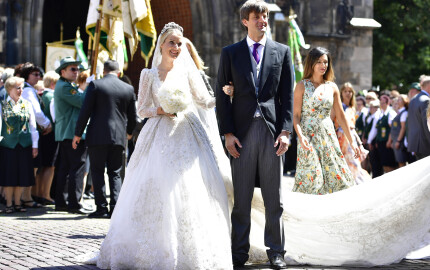 Ernst August de Hanovre et Ekaterina Malysheva sur le parvis de l'église le 8 juillet 2017 