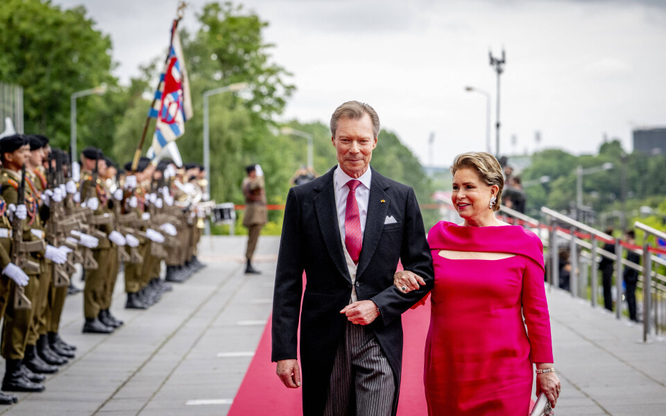  Le grand-duc Henri de Luxembourg et la grande-duchesse Maria Teresa peu après la cérémonie à la Philharmonie de Luxembourg au troisième jour des festivités du jubilé d'argent, le 23 juin. 