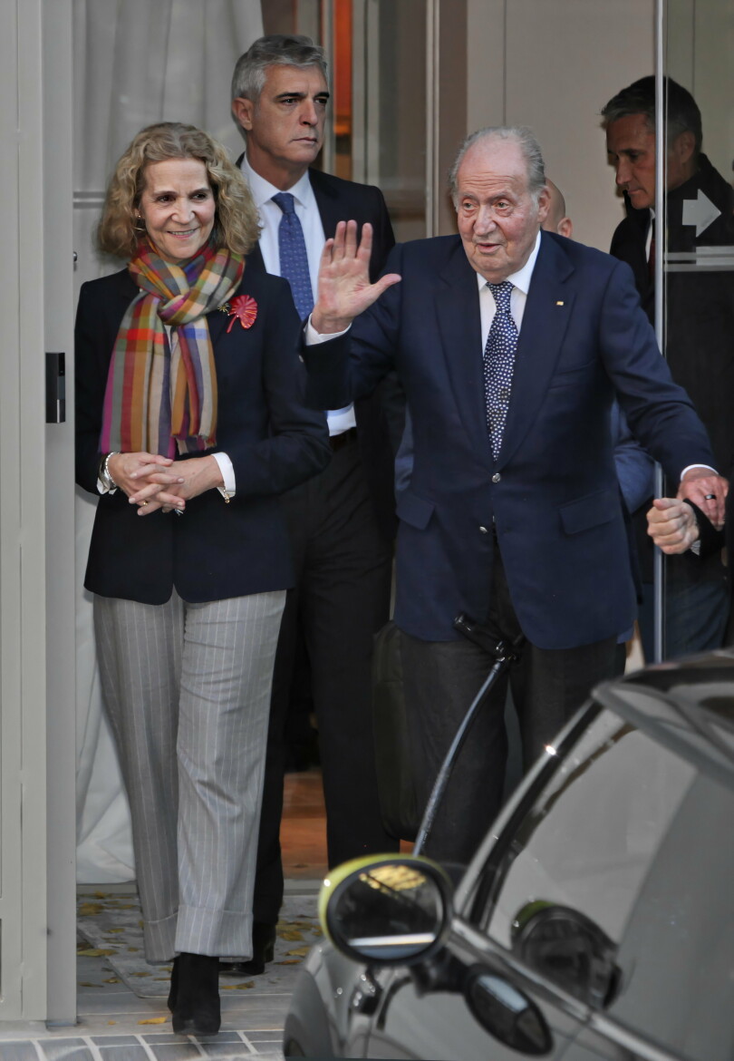 L'infante Elena avec son père Juan Carlos lors de ses 60 ans, le 20 décembre 2023.